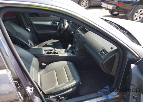 2008 Mercedes-Benz C 300 Luxury 4Matic/Sport 4Matic из США, поврежденный, VIN WDDGF81XX8F048417